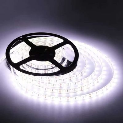 چراغ های نوار ال ای دی انعطاف پذیر 600 واحد LED نوار ال ای دی ضد آب 12 ولت نوار ال ای دی بسته از 16.4ft / 5m برای تعطیلات خانه مهمانی تزئینات داخلی در فضای باز ضد آب سفید 1 بسته